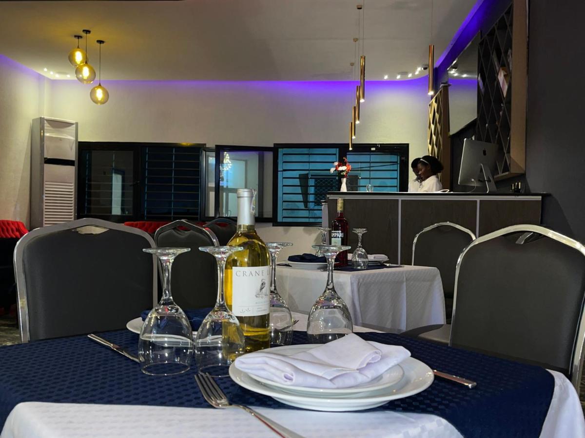 Hotel Vendome Douala Exterior photo
