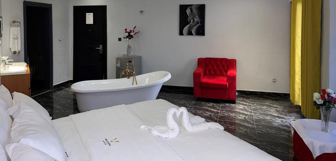 Hotel Vendome Douala Exterior photo