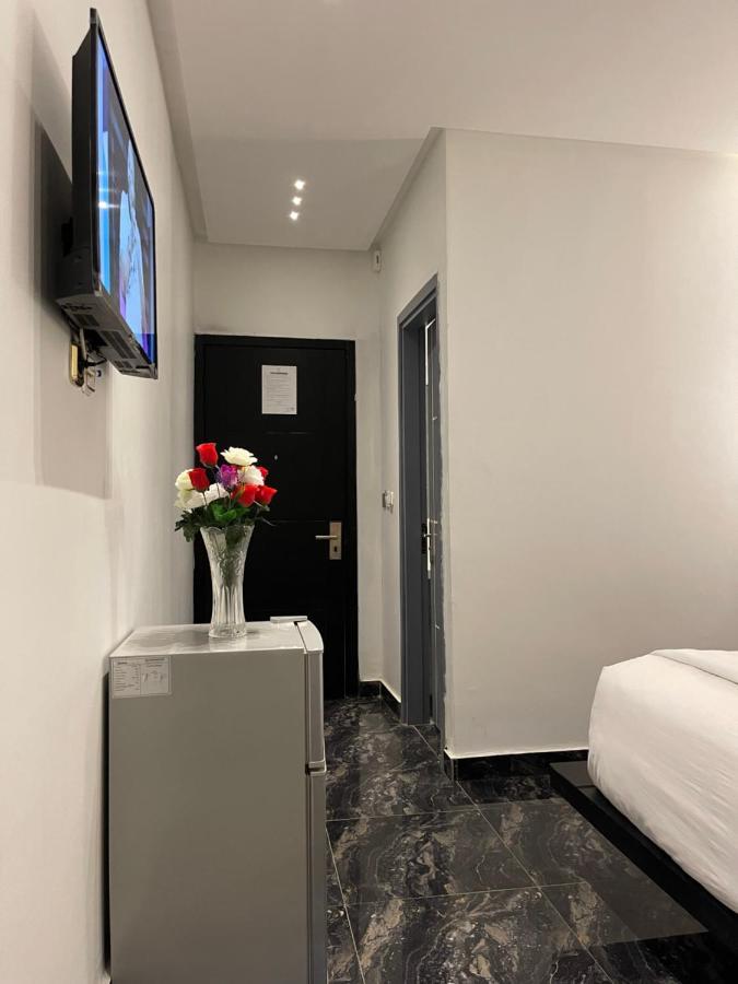Hotel Vendome Douala Exterior photo